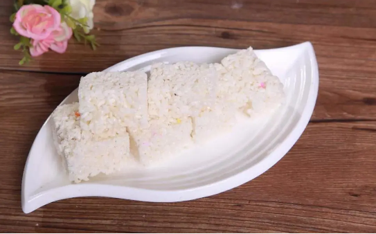 立冬時(shí)節，來(lái)嘗嘗南北特的凍米糕吧