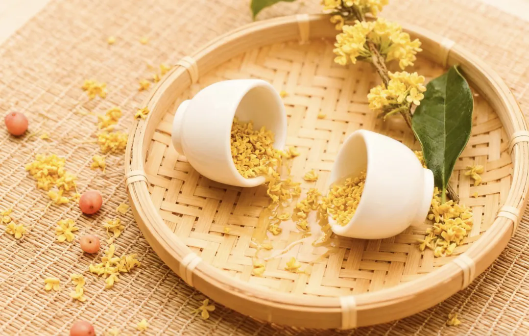 雁城桂花香，酥月映秋光